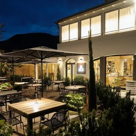 Miramonti Enoteca מלון 3*