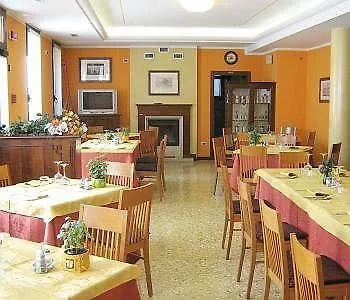 Miramonti Enoteca מלון 3*