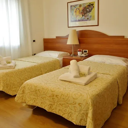 מלון Miramonti Enoteca 3*